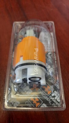 FIORE Картридж 35BLI020 Картридж FIORE диаметром 35 мм с распределителем подходит для моделей:

ALTURA, MISTRAL, CLI, KYMA, KYMA-SKY, KEVON, KEVON CHIC (при проверке совместимости).