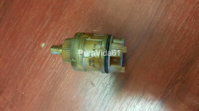 Paini Переключатель позиций 53CC956D1DEV35 Размеры: Диаметр мм.35 Общая высота от штока мм.65

Квадратный латунный штифт 7X7 мм для ручки.
Дно с распределением и с двумя блокирующими штифтами.